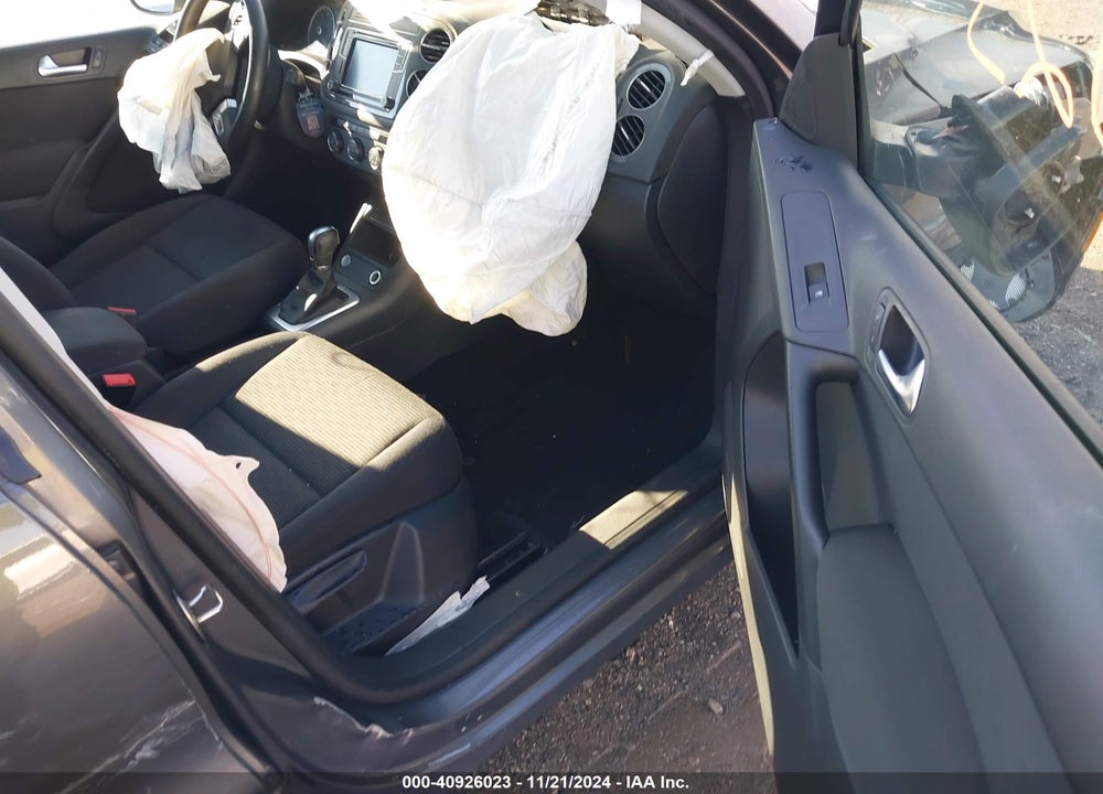 2018 VOLKSWAGEN TIGUAN LIMITED 2.0T VIN: WVGBV7AX0JK004355