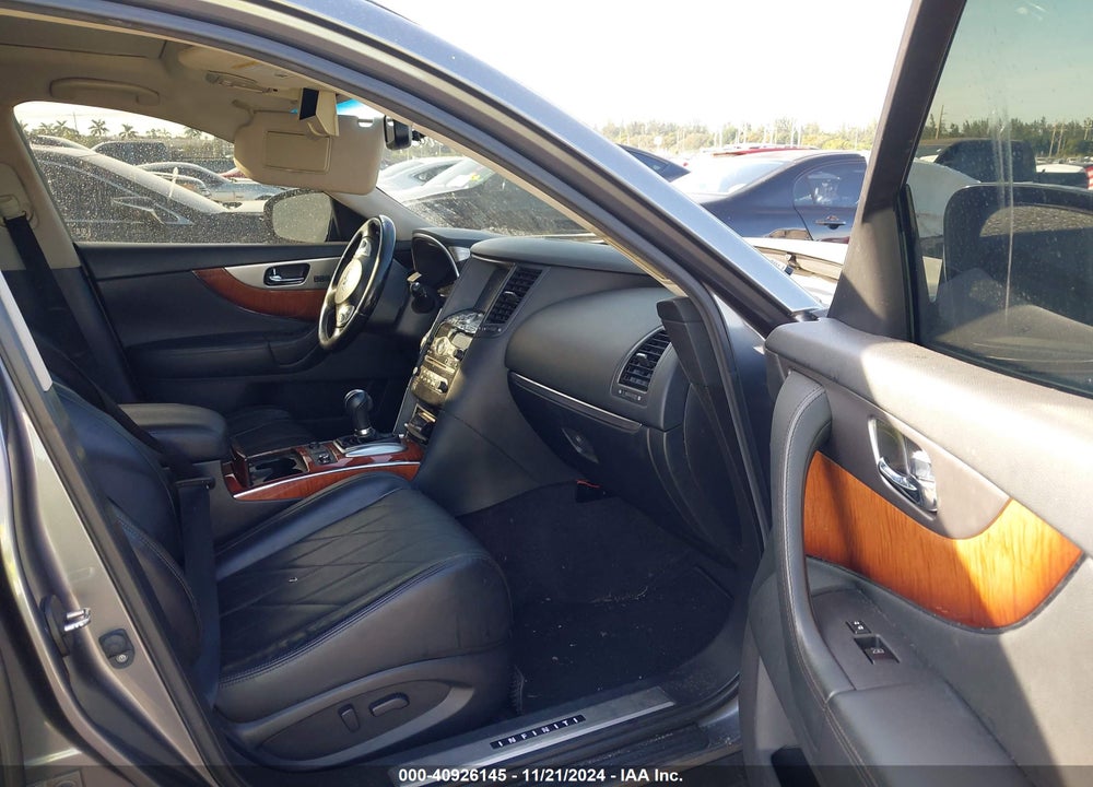 2015 INFINITI QX70 VIN: JN8CS1MU7FM381720