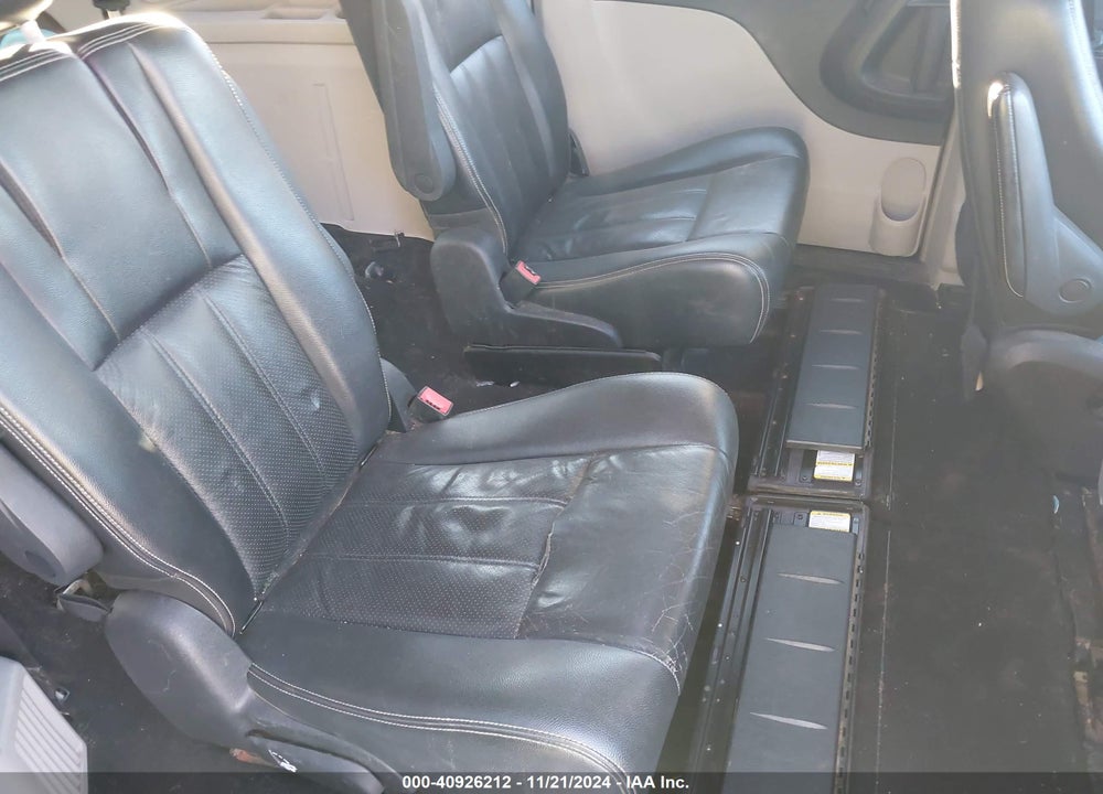 2011 CHRYSLER TOWN & COUNTRY TOURING-L VIN: 2A4RR8DG7BR617658
