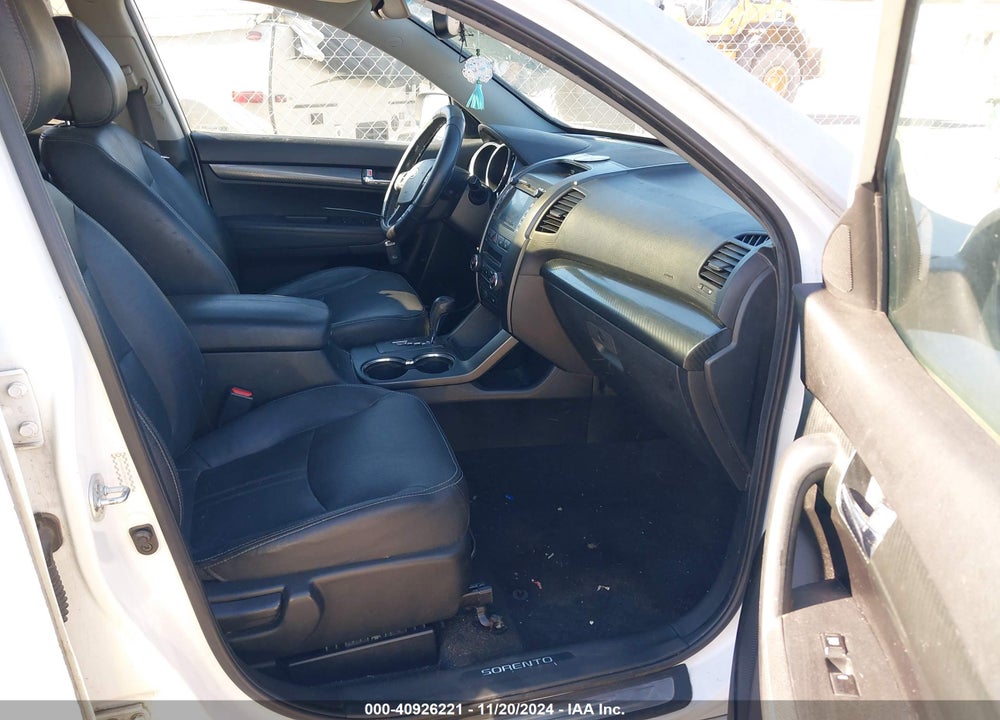2011 KIA SORENTO SX V6 VIN: 5XYKW4A27BG122298