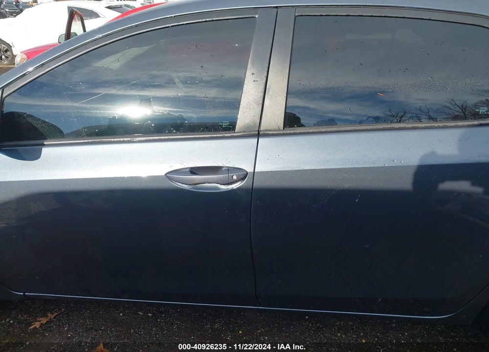 2019 TOYOTA COROLLA VIN: 2T1BURHE2KC240726