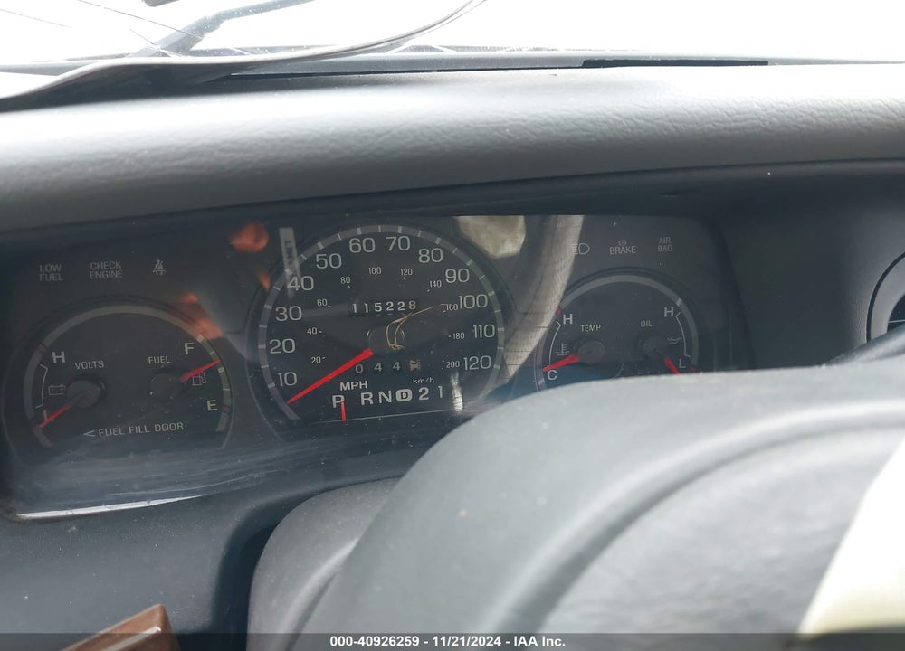 2003 FORD CROWN VICTORIA STANDARD VIN: 2FAFP73W03X127423