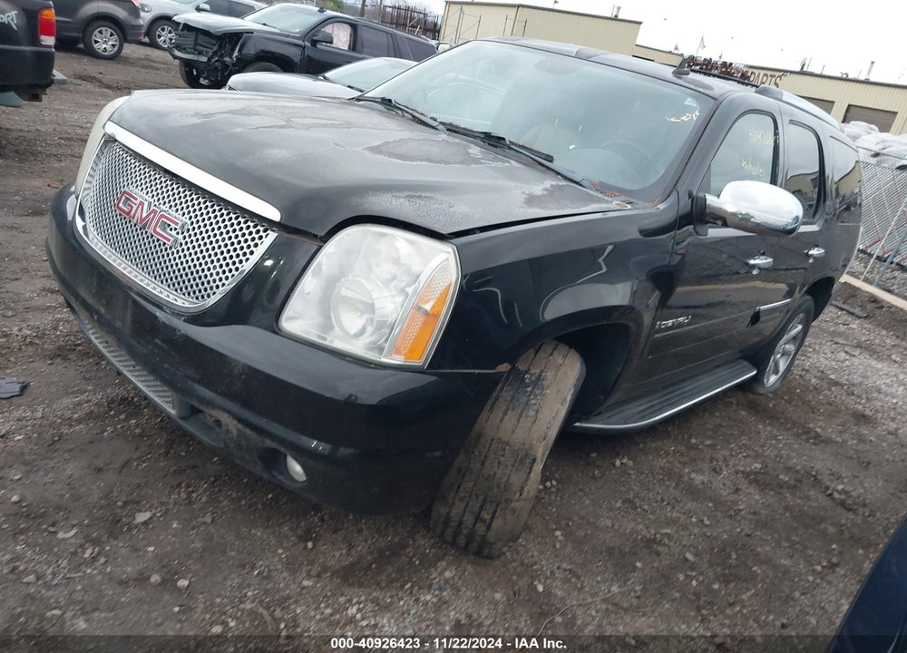 2008 GMC YUKON DENALI VIN: 1GKFK63828J226561