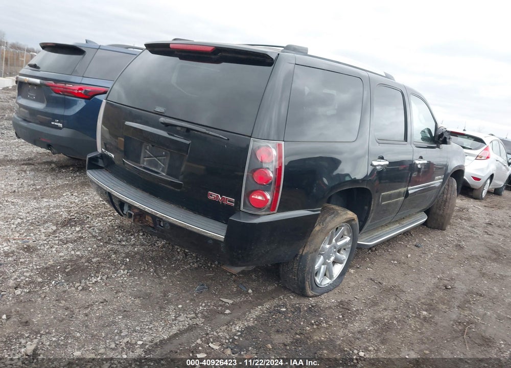2008 GMC YUKON DENALI VIN: 1GKFK63828J226561