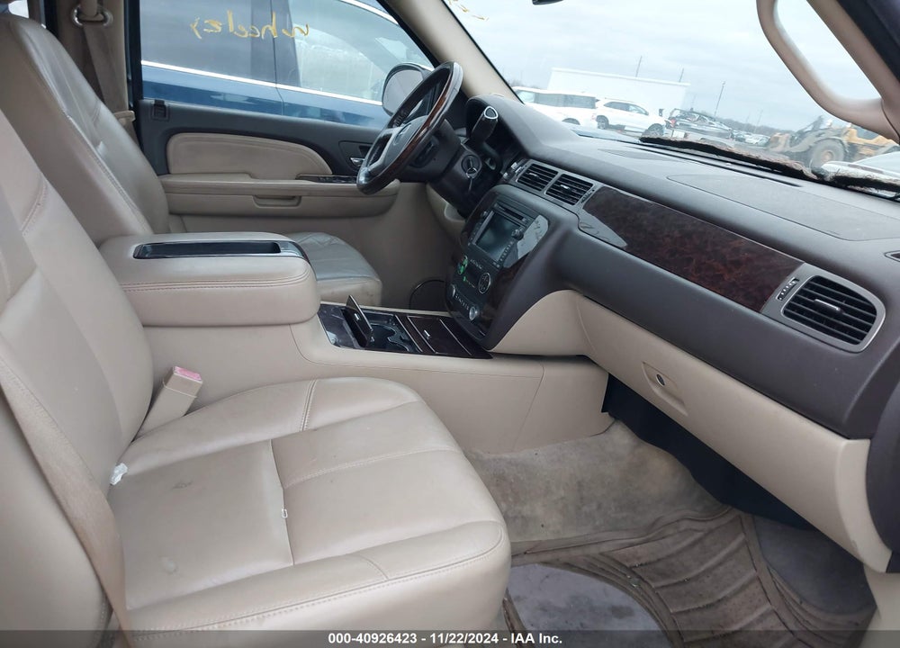 2008 GMC YUKON DENALI VIN: 1GKFK63828J226561