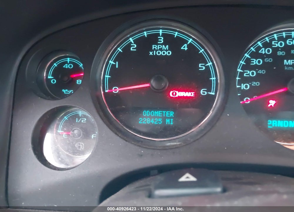 2008 GMC YUKON DENALI VIN: 1GKFK63828J226561