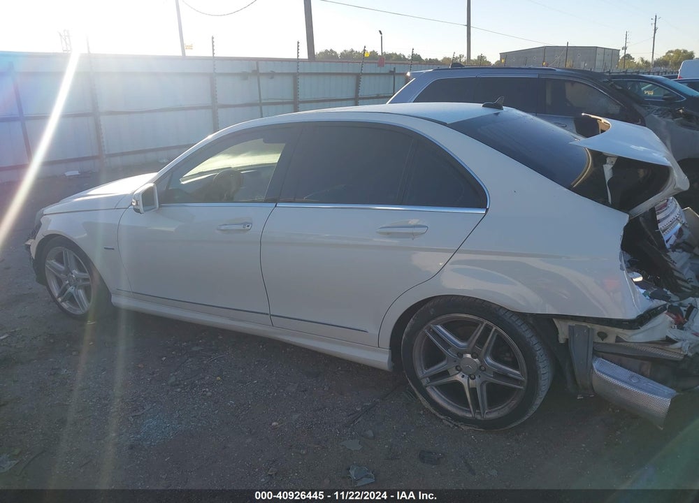 2012 MERCEDES-BENZ C 250 LUXURY/SPORT VIN: WDDGF4HB5CR210660