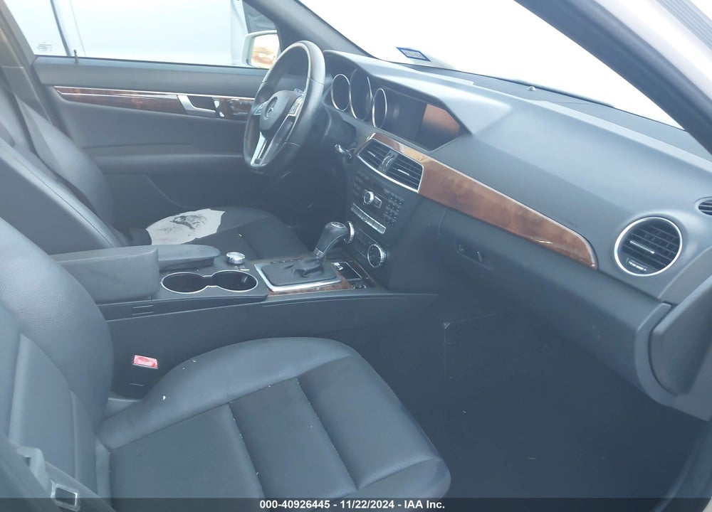2012 MERCEDES-BENZ C 250 LUXURY/SPORT VIN: WDDGF4HB5CR210660