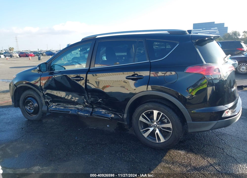 2018 TOYOTA RAV4 ADVENTURE/XLE VIN: 2T3WFREV7JW468497