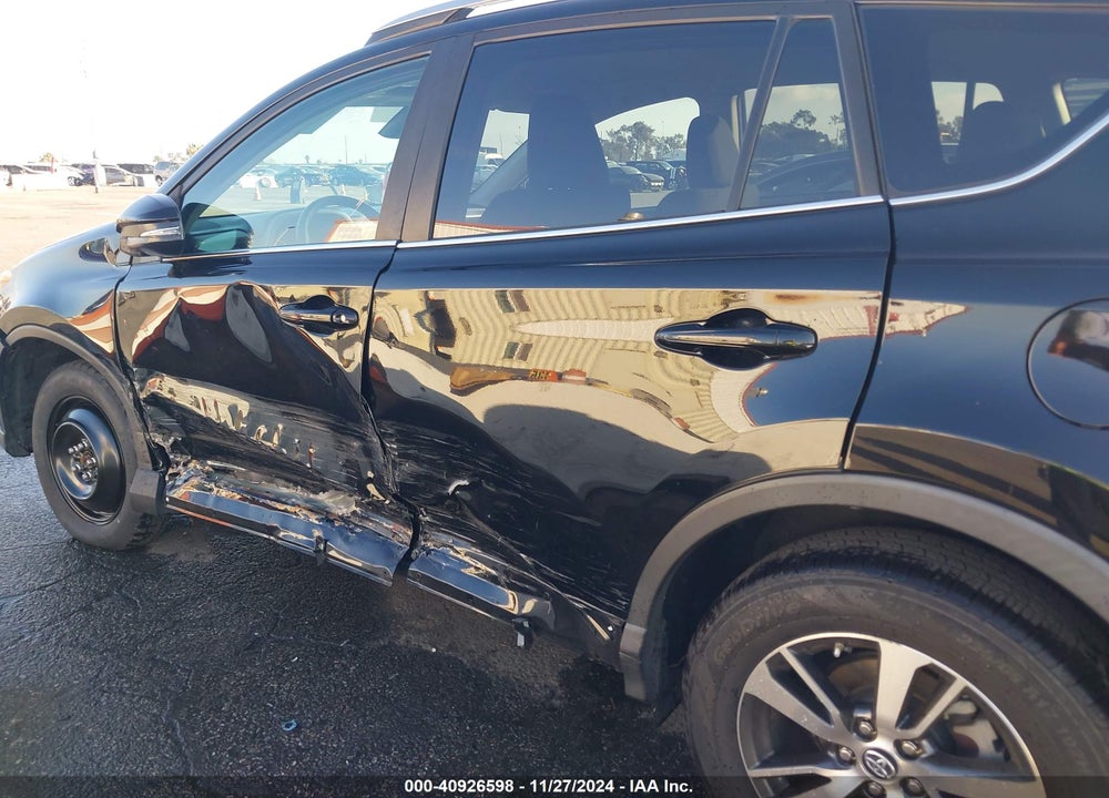 2018 TOYOTA RAV4 ADVENTURE/XLE VIN: 2T3WFREV7JW468497