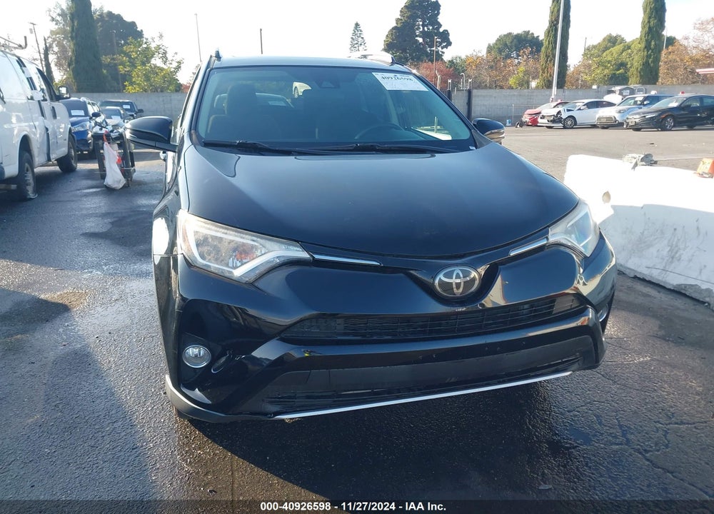 2018 TOYOTA RAV4 ADVENTURE/XLE VIN: 2T3WFREV7JW468497