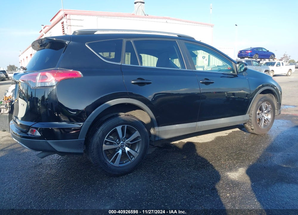 2018 TOYOTA RAV4 ADVENTURE/XLE VIN: 2T3WFREV7JW468497