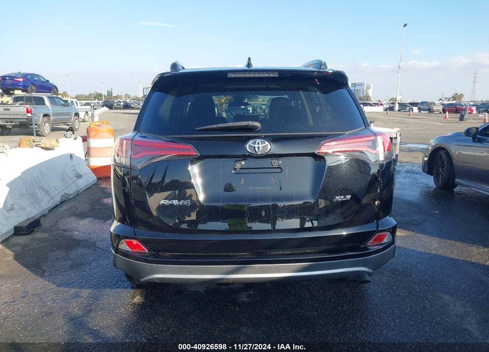 2018 TOYOTA RAV4 ADVENTURE/XLE VIN: 2T3WFREV7JW468497