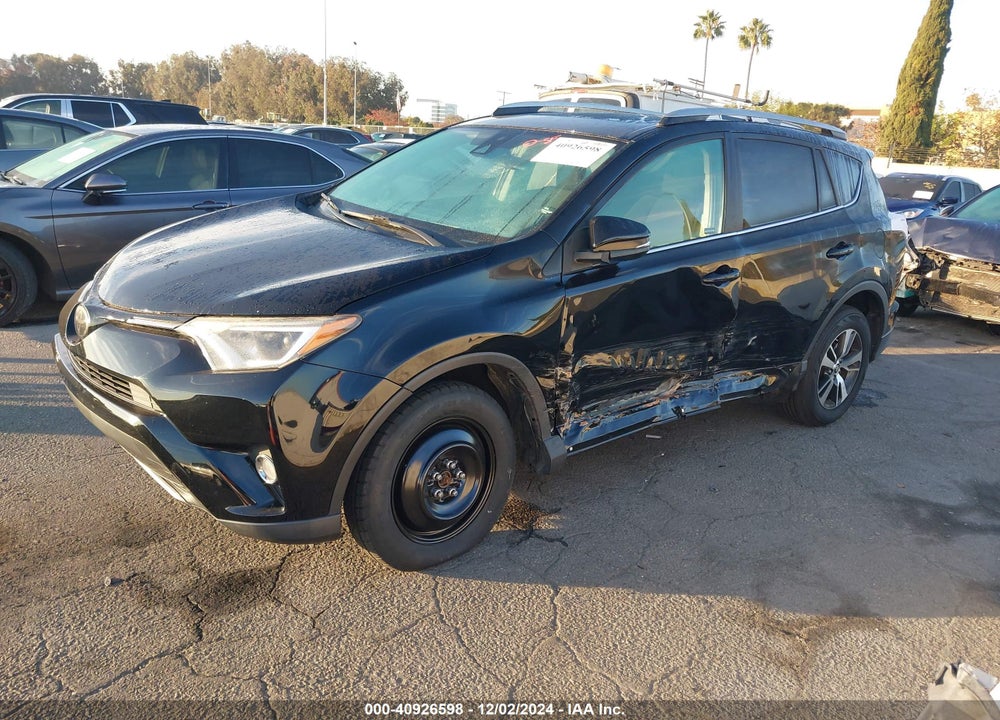 2018 TOYOTA RAV4 ADVENTURE/XLE VIN: 2T3WFREV7JW468497