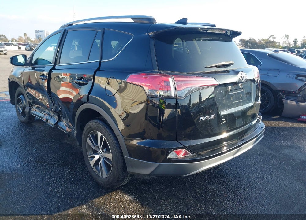 2018 TOYOTA RAV4 ADVENTURE/XLE VIN: 2T3WFREV7JW468497