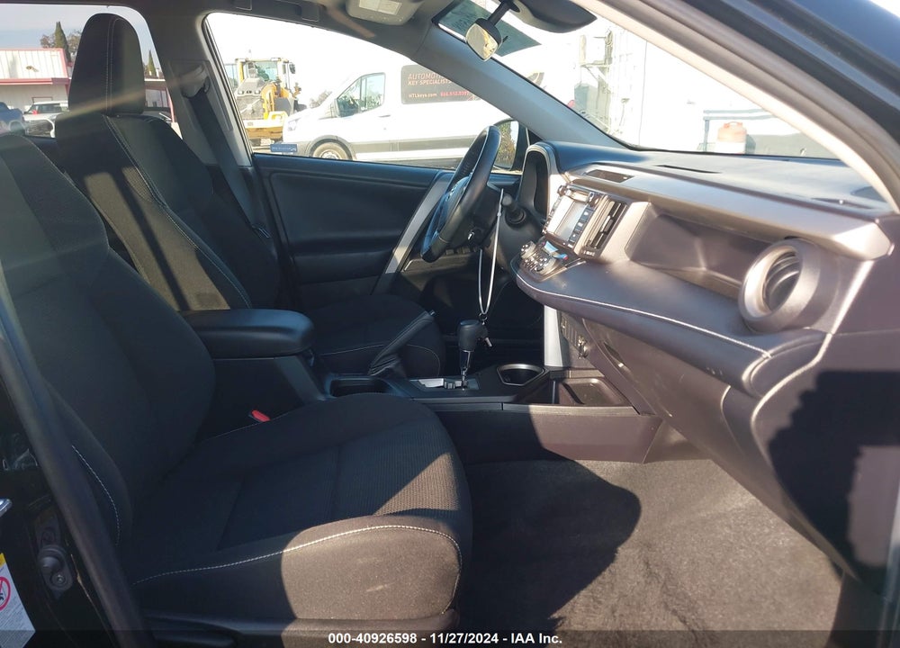 2018 TOYOTA RAV4 ADVENTURE/XLE VIN: 2T3WFREV7JW468497