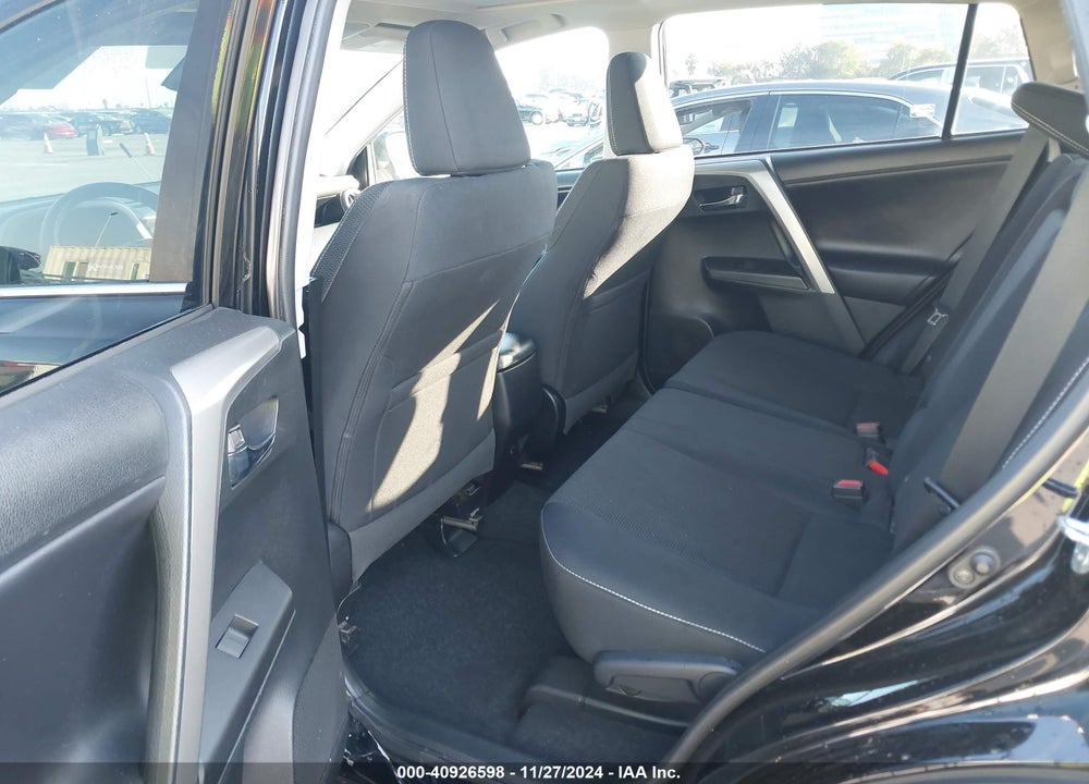 2018 TOYOTA RAV4 ADVENTURE/XLE VIN: 2T3WFREV7JW468497