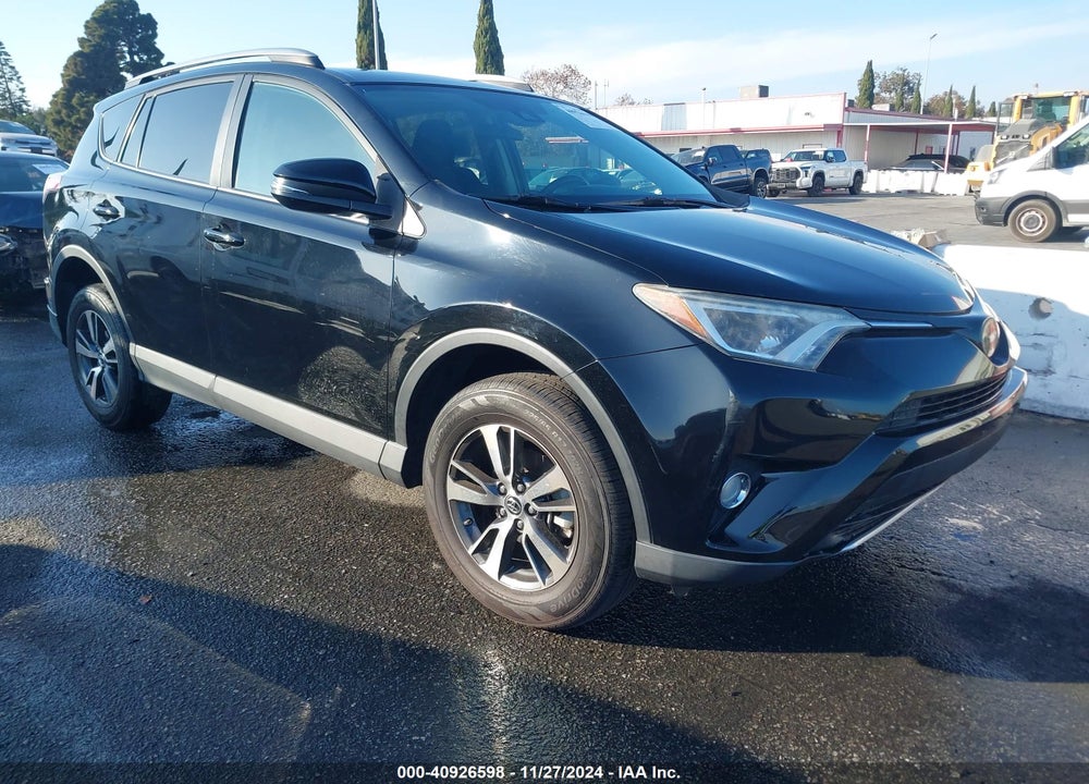 2018 TOYOTA RAV4 ADVENTURE/XLE VIN: 2T3WFREV7JW468497
