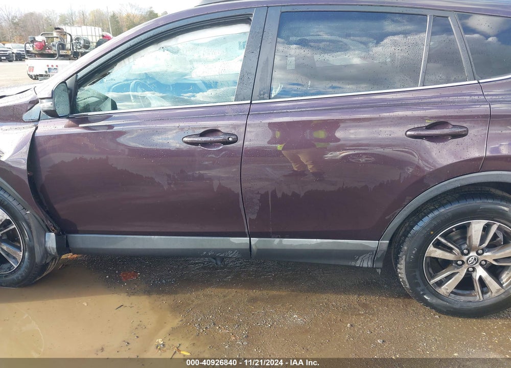 2017 TOYOTA RAV4 XLE VIN: 2T3RFREV4HW662279