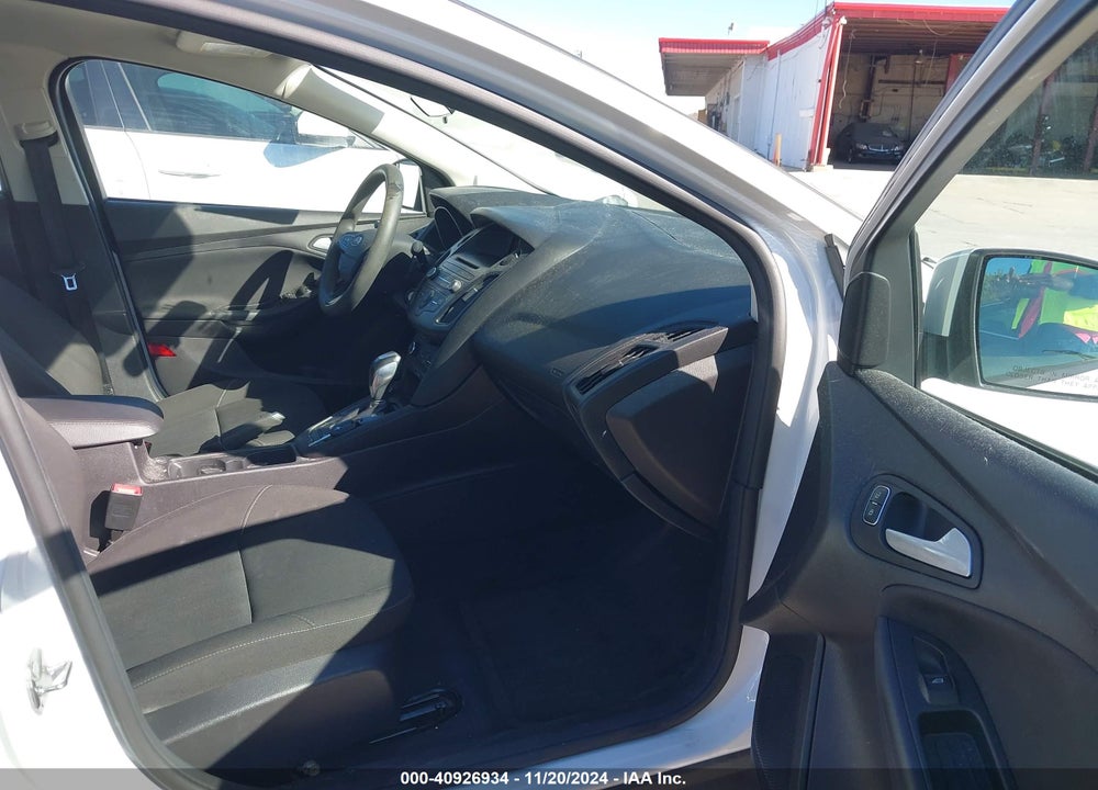2015 FORD FOCUS SE VIN: 1FADP3F23FL203680