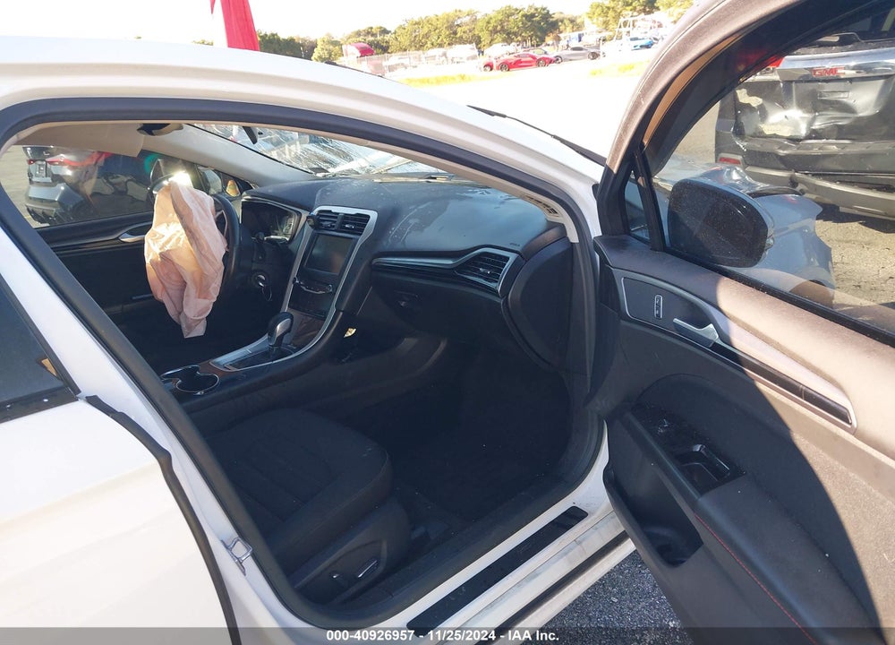 2015 FORD FUSION SE VIN: 3FA6P0H90FR211321