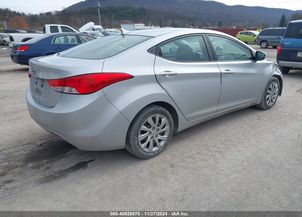 2011 HYUNDAI ELANTRA VIN: 5NPDH4AE2BH027718