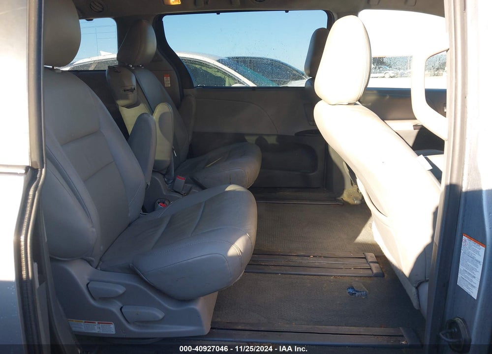 2017 TOYOTA SIENNA LE 8 PASSENGER VIN: 5TDKZ3DC7HS772606
