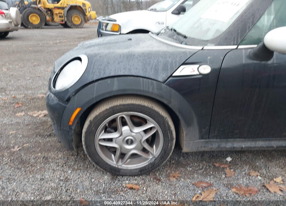 2008 MINI COOPER S VIN: WMWMF73568TT90917