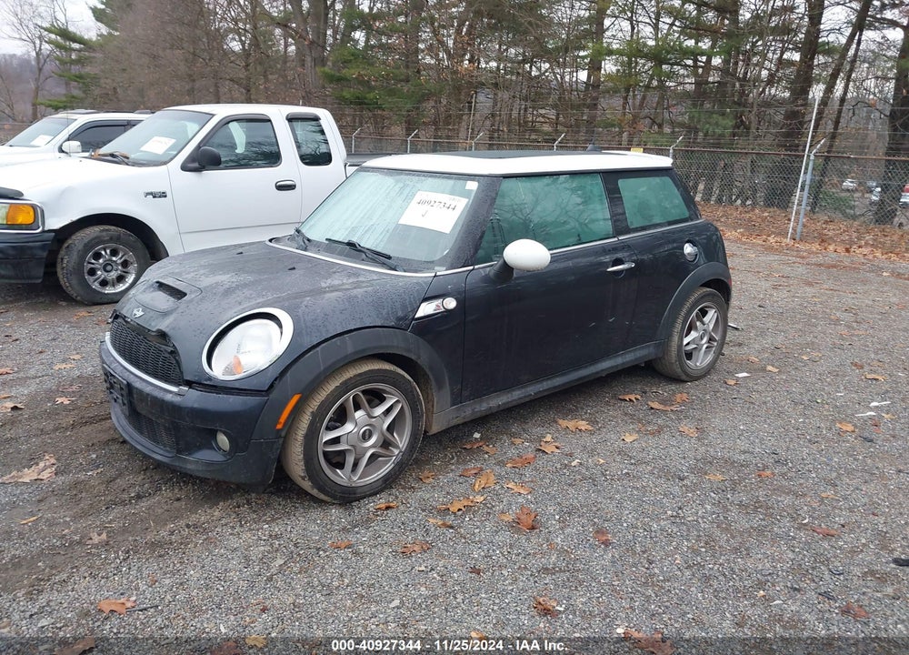 2008 MINI COOPER S VIN: WMWMF73568TT90917