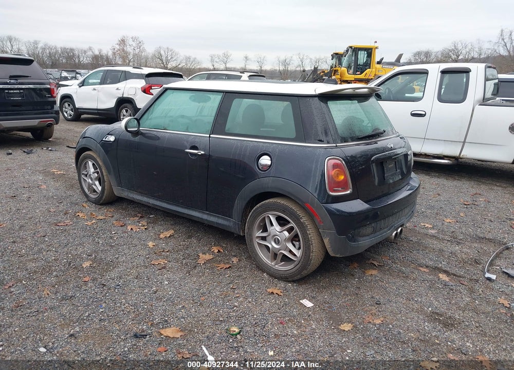 2008 MINI COOPER S VIN: WMWMF73568TT90917