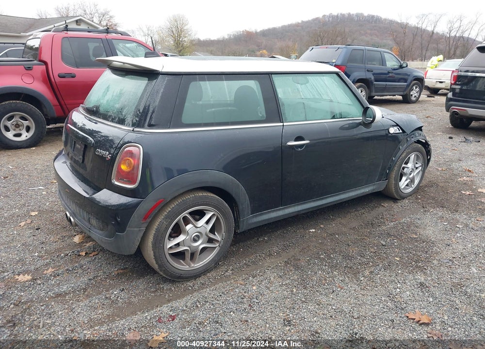 2008 MINI COOPER S VIN: WMWMF73568TT90917