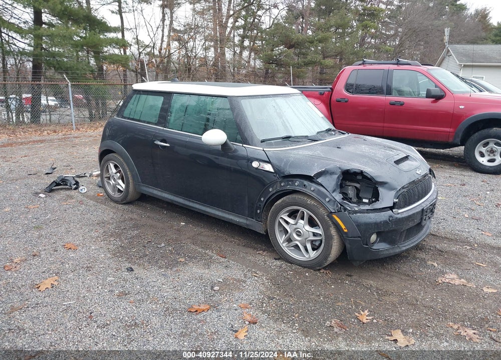 2008 MINI COOPER S VIN: WMWMF73568TT90917