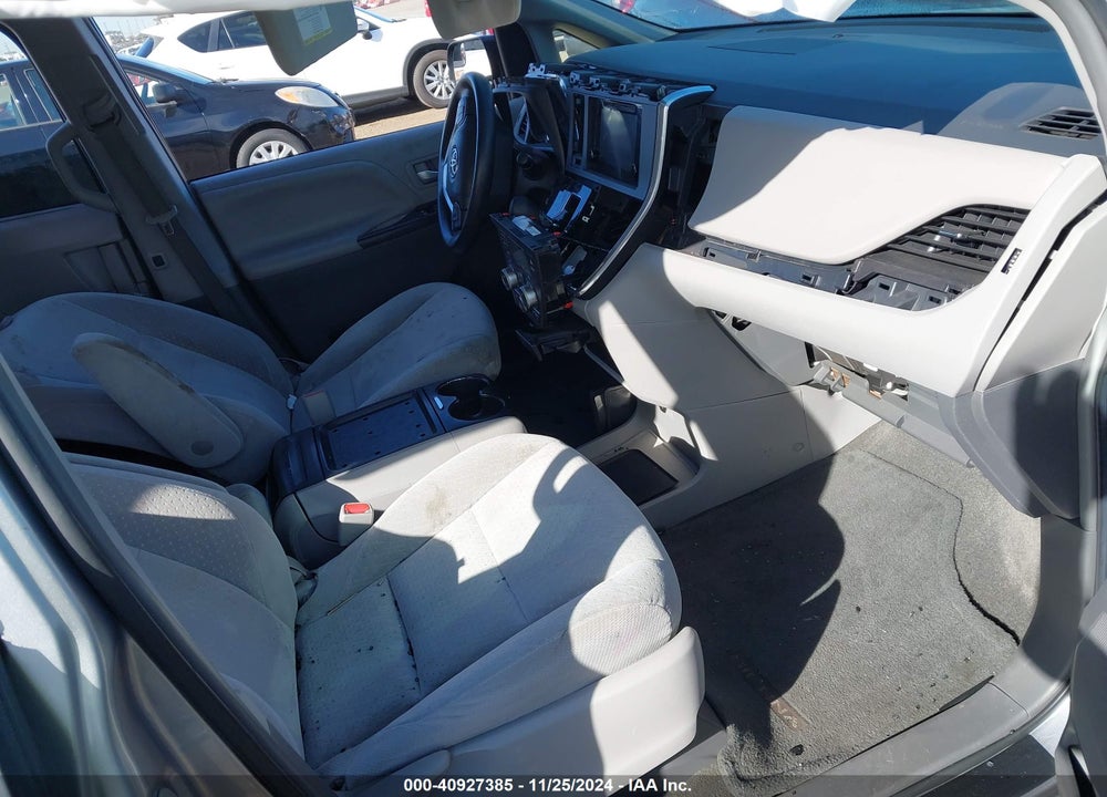 2017 TOYOTA SIENNA LE 8 PASSENGER VIN: 5TDKZ3DC5HS798816