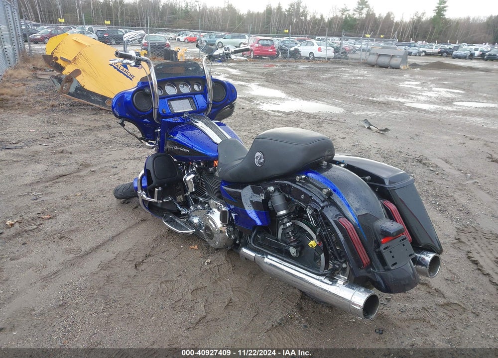 2017 HARLEY-DAVIDSON FLHXSE CVO STREET GLIDE VIN: 1HD1PXF18HB950047