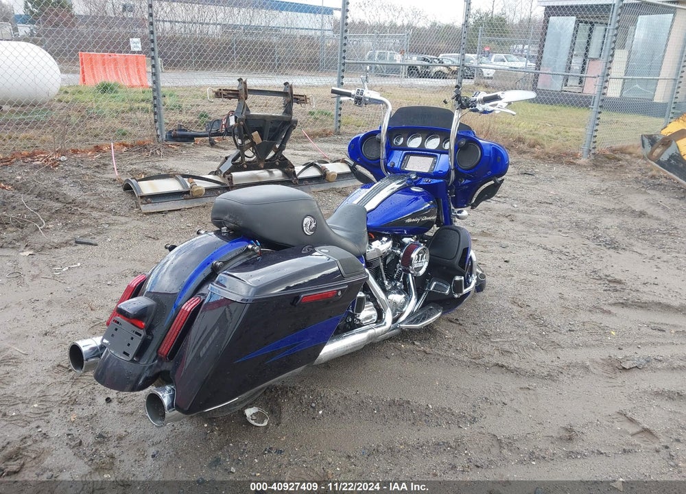 2017 HARLEY-DAVIDSON FLHXSE CVO STREET GLIDE VIN: 1HD1PXF18HB950047
