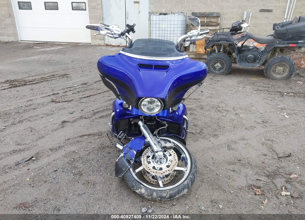 2017 HARLEY-DAVIDSON FLHXSE CVO STREET GLIDE VIN: 1HD1PXF18HB950047