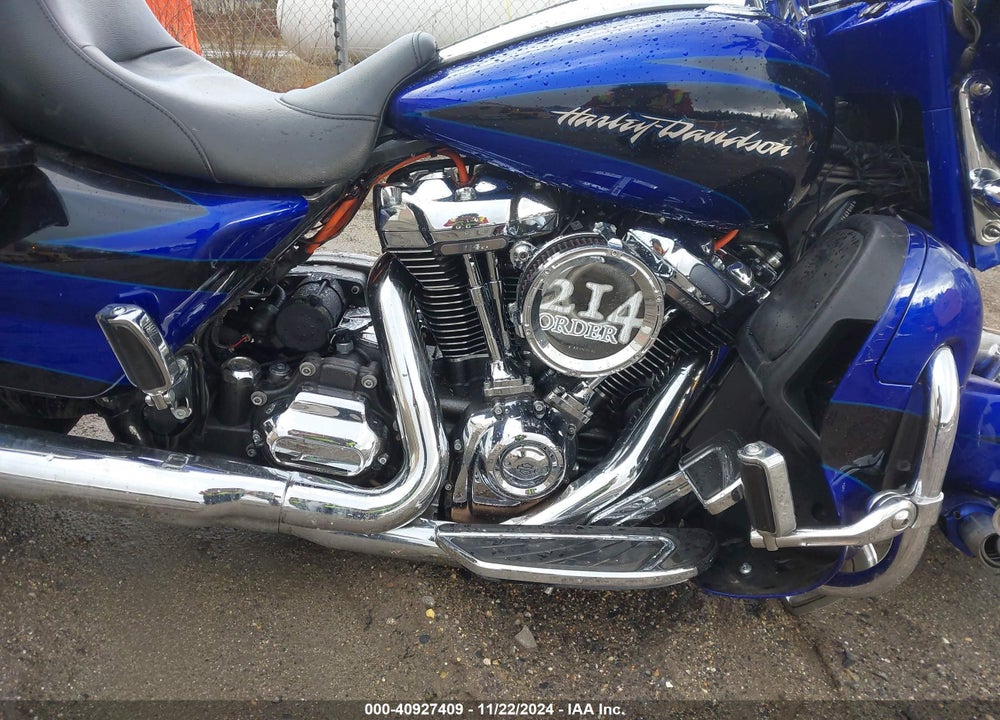 2017 HARLEY-DAVIDSON FLHXSE CVO STREET GLIDE VIN: 1HD1PXF18HB950047