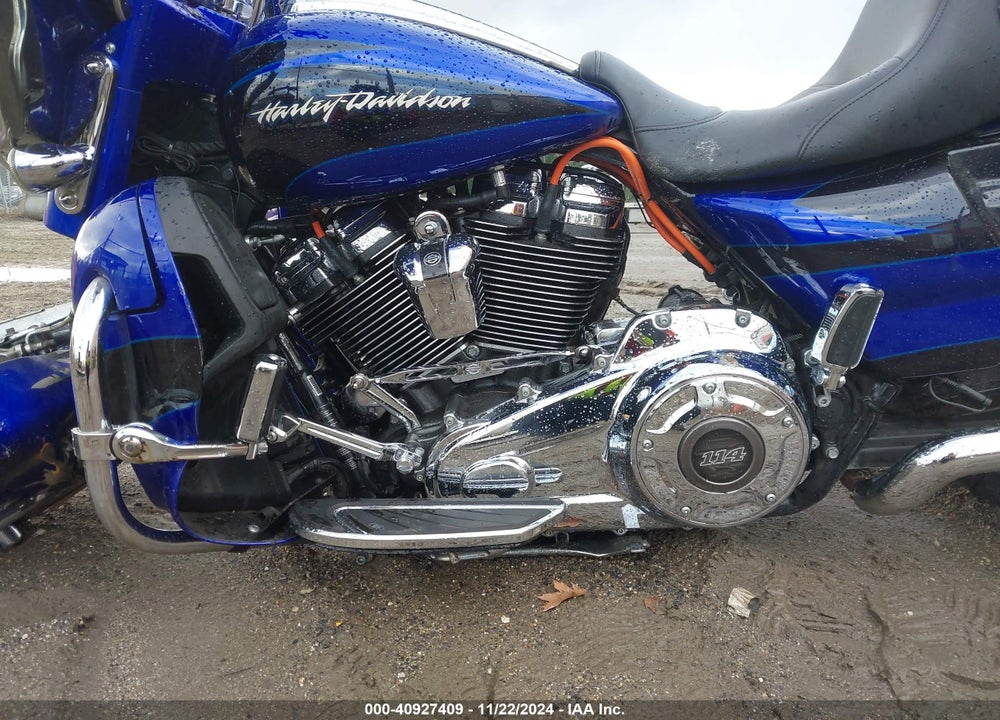2017 HARLEY-DAVIDSON FLHXSE CVO STREET GLIDE VIN: 1HD1PXF18HB950047