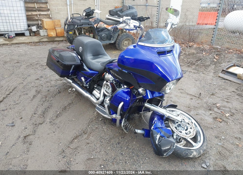 2017 HARLEY-DAVIDSON FLHXSE CVO STREET GLIDE VIN: 1HD1PXF18HB950047