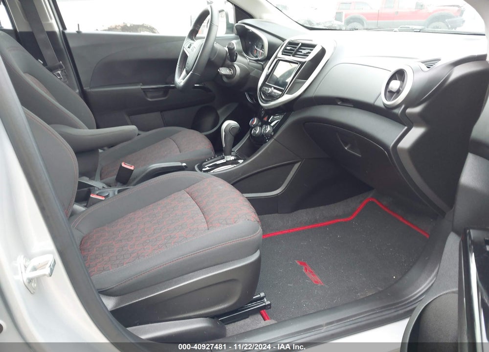 2018 CHEVROLET SONIC LT AUTO VIN: 1G1JD6SH8J4124518