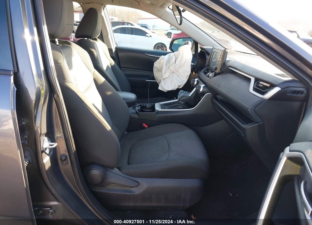 2022 TOYOTA RAV4 XLE VIN: 2T3W1RFV0NW195583