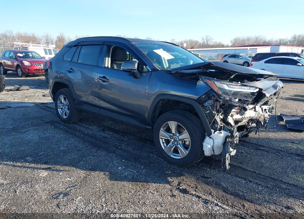 2022 TOYOTA RAV4 XLE VIN: 2T3W1RFV0NW195583