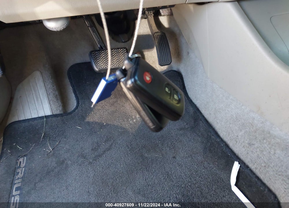 2011 TOYOTA PRIUS TWO VIN: JTDKN3DU3B1432863