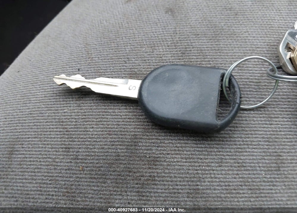 2005 FORD TAURUS SE VIN: 1FAFP53U95A298444