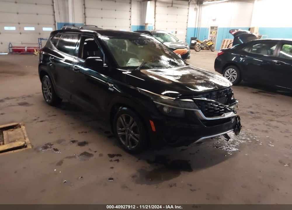 2022 KIA SELTOS LX VIN: KNDEPCAAXN7281832