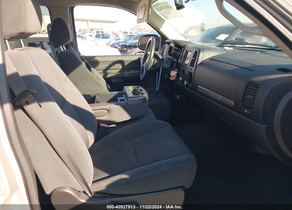 2009 CHEVROLET SILVERADO 1500 LT VIN: 3GCEC230X9G156060