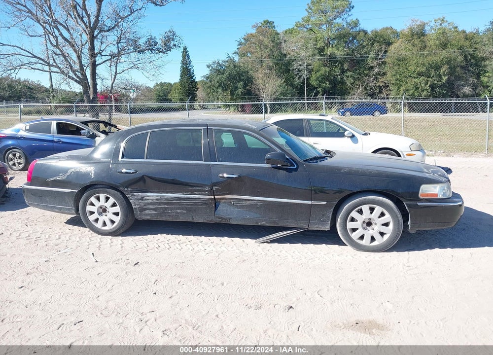 2005 LINCOLN TOWN CAR EXECUTIVE L VIN: 1LNHM84W55Y624532