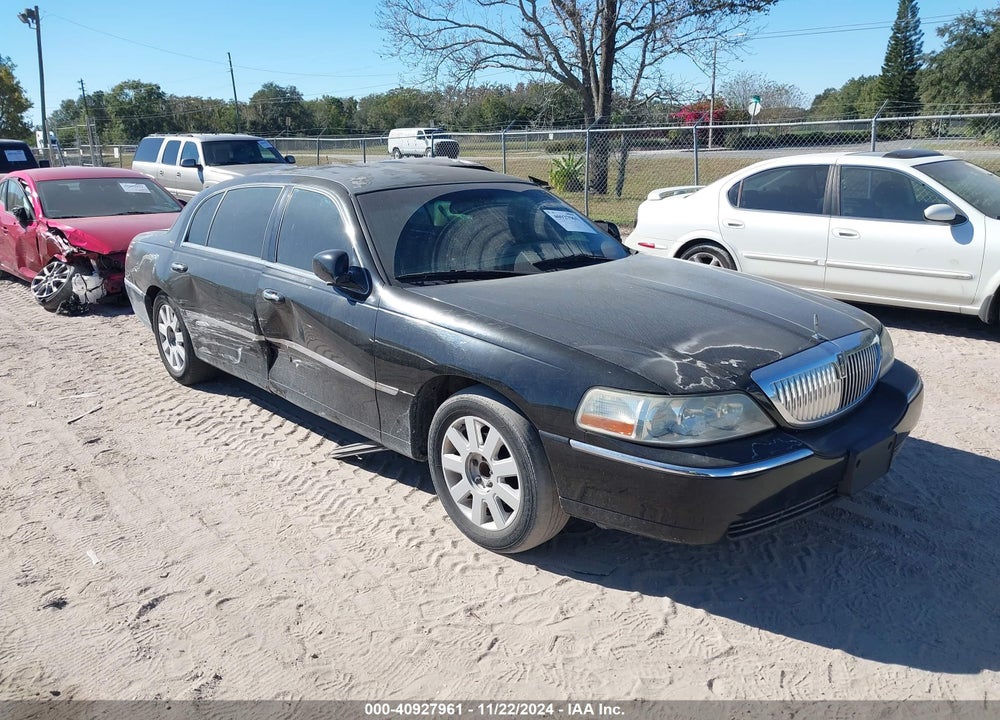 2005 LINCOLN TOWN CAR EXECUTIVE L VIN: 1LNHM84W55Y624532