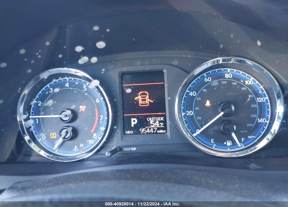 2018 TOYOTA COROLLA LE VIN: 5YFBURHE7JP759365