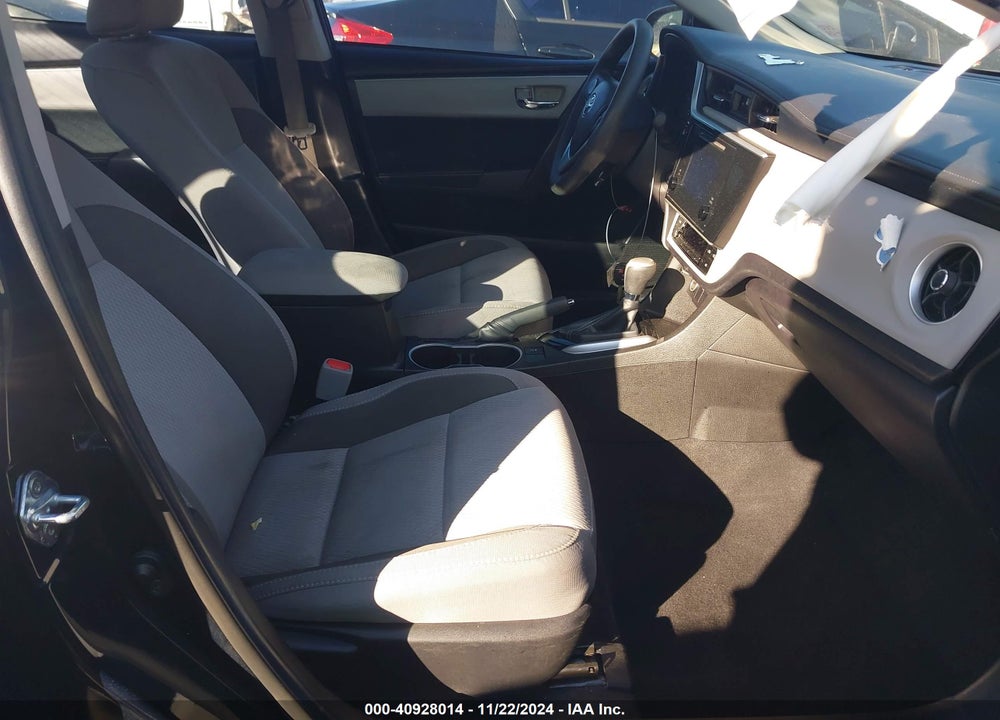 2018 TOYOTA COROLLA LE VIN: 5YFBURHE7JP759365